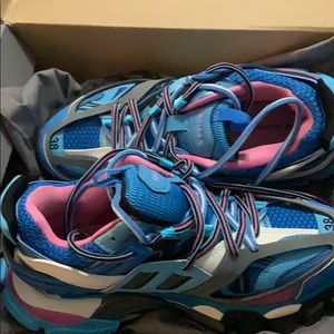 BALENCIAGA SNEAKERS SZ 38